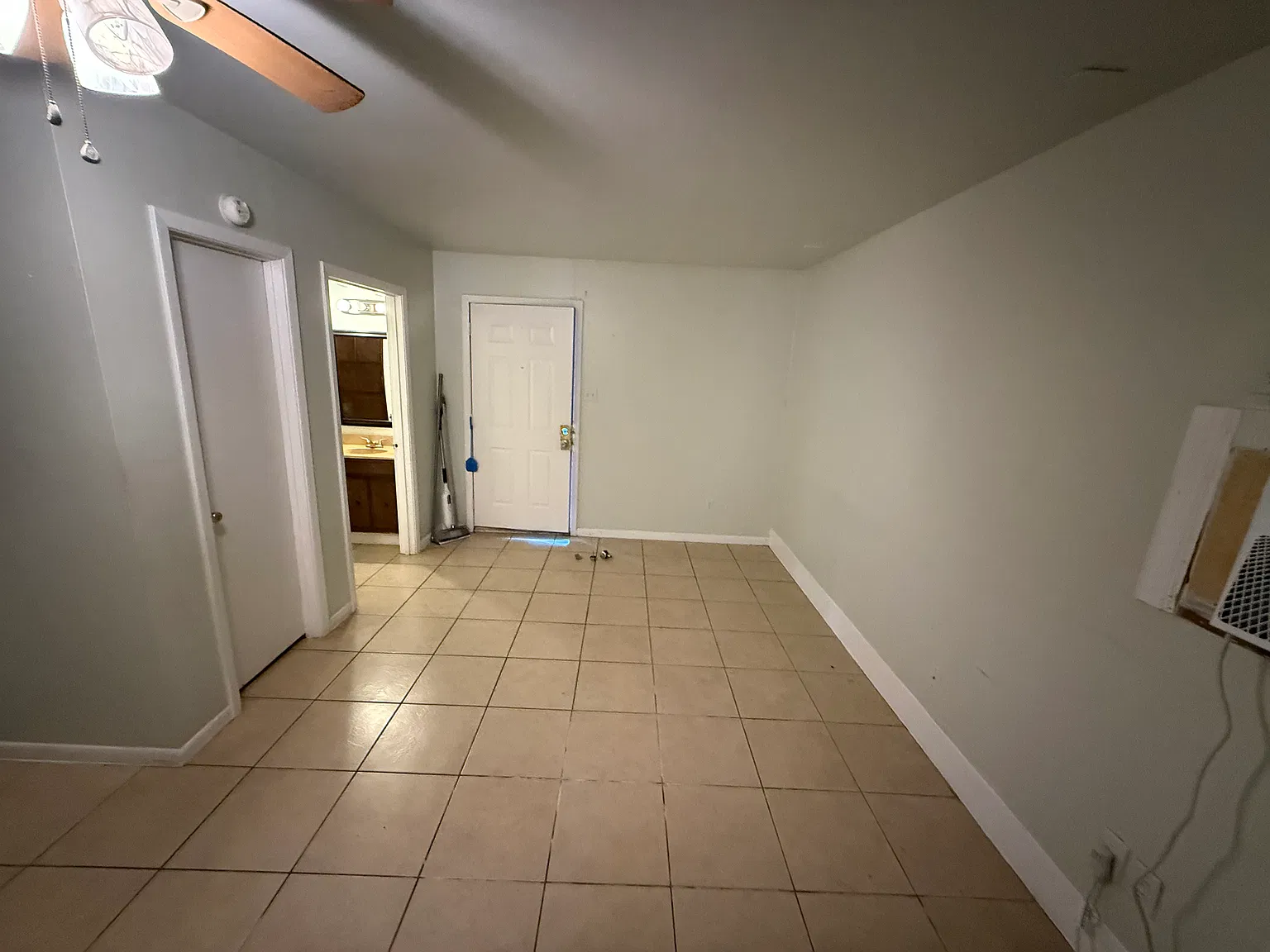 Studio, 400 sqft, $850 — Photo 4