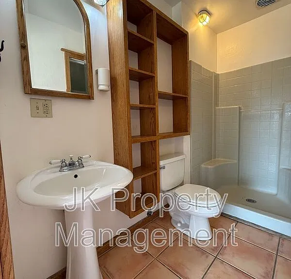 806 Forest Ave — Photo 24