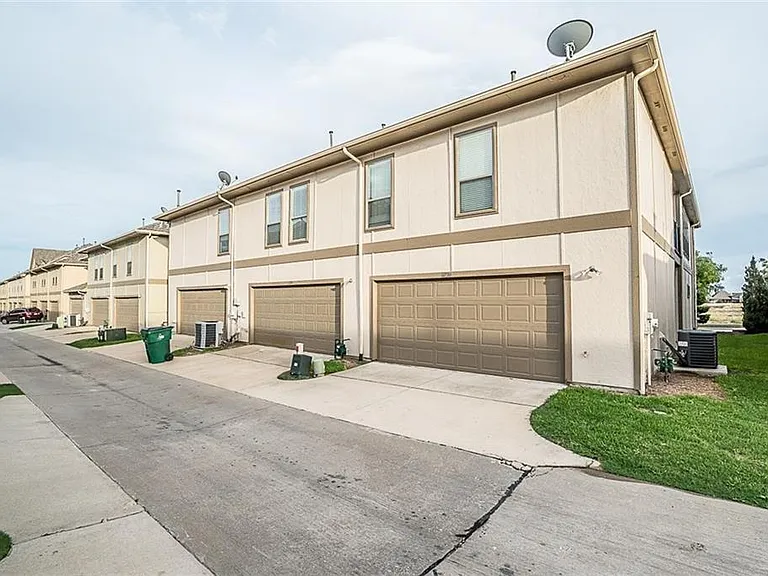 8720 Paradise Dr — Photo 11