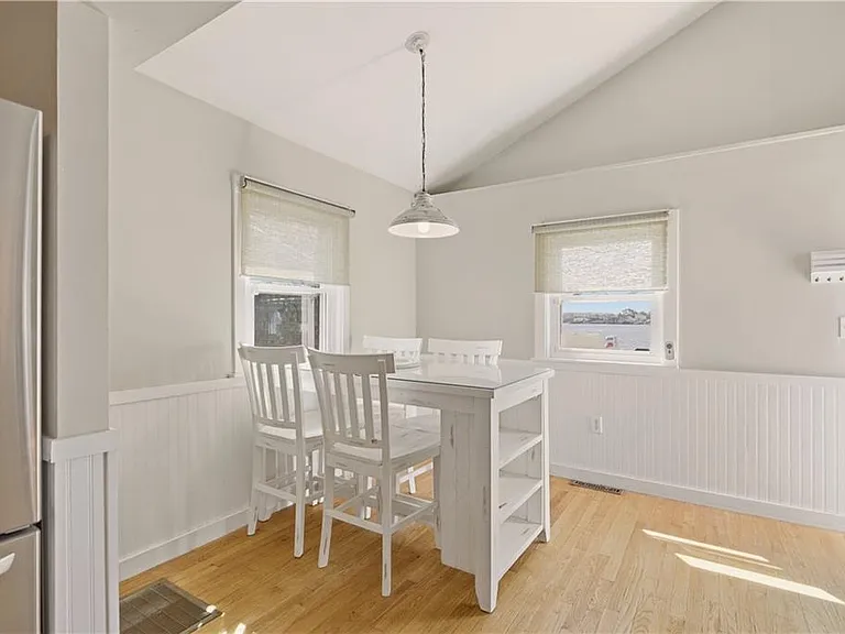 272 Riverside St — Photo 23