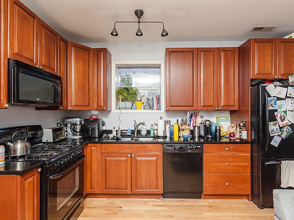 2nd image of 1357 N Artesian Ave APT 2