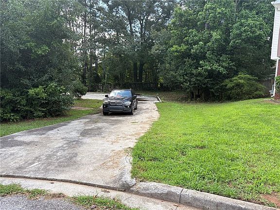 2nd image of 335 Lake Royale Pl