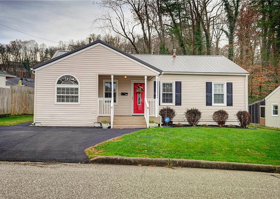 1st image of 1009 E Village Dr