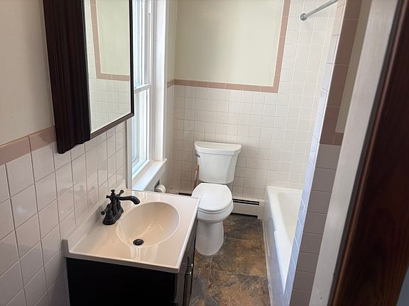 2nd image of 48 Oak St