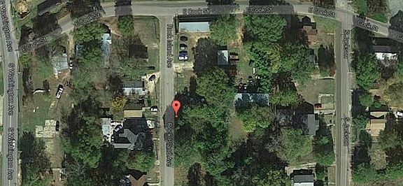 5th image of 829 Rock Island Ave