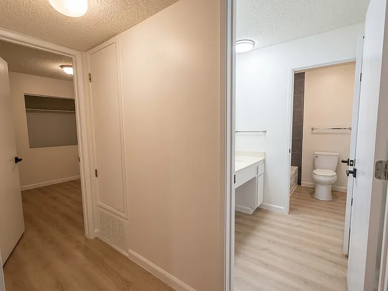 796 Woodside Ln E #11 — Photo 8