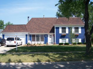 16 Beau Meade Rd, Oswego, IL 60543