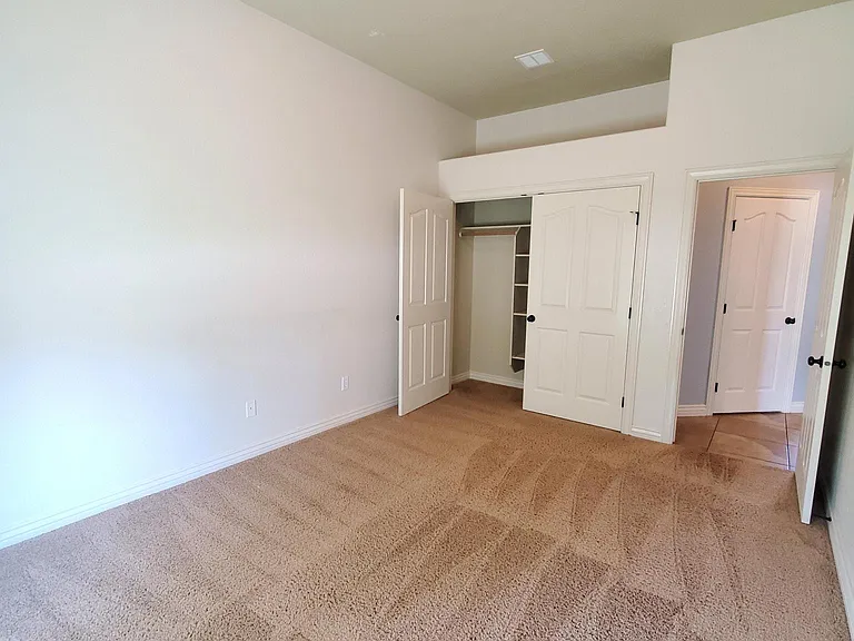 1828 E Serchio Ct — Photo 18