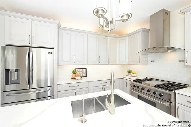 3 bed, 2.0 bath, 1717 sqft, $2,500 — Photo 1