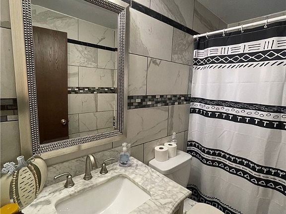 3rd image of 7917 Huntsman Ct