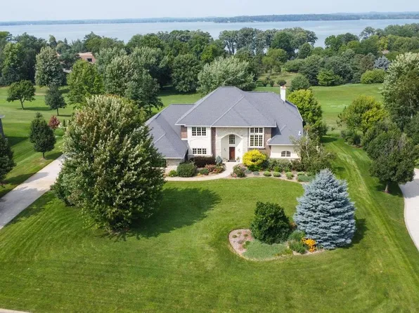 3002 Linnerud Drive, Stoughton, WI 53589