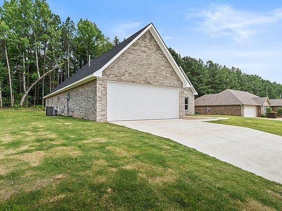 4th image of 801 Willow Oak Dr