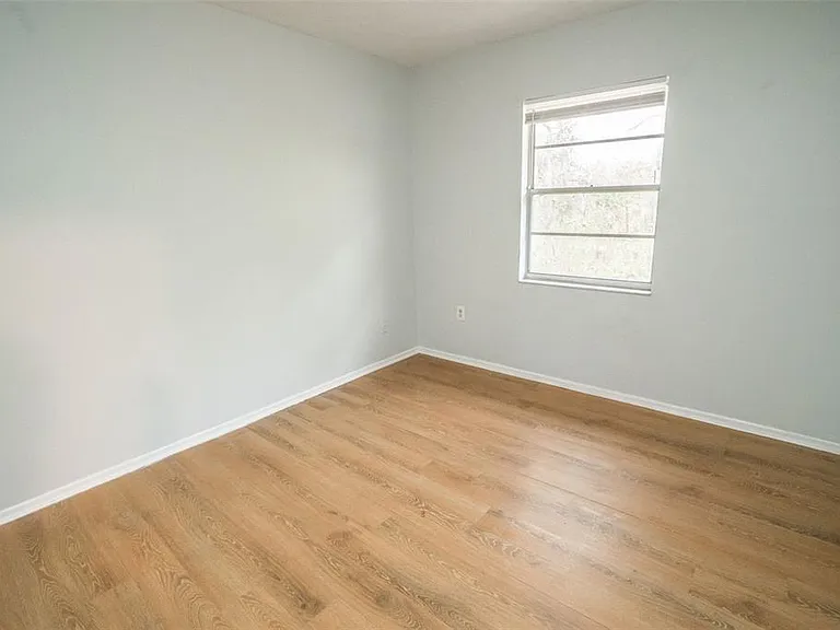 1277 Sylvia Ave — Photo 12
