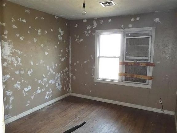 5th image of 2408 NW 12th St