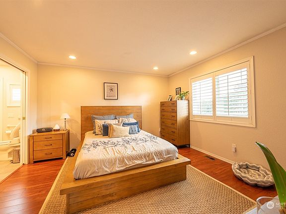 4th image of 1305 133rd Street Ct E
