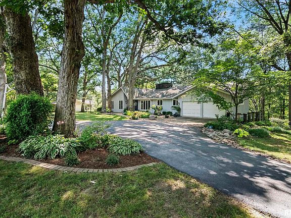 3rd image of 423 Blane Ct
