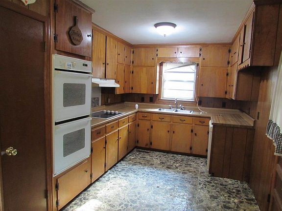 4th image of 1832 Johnson St