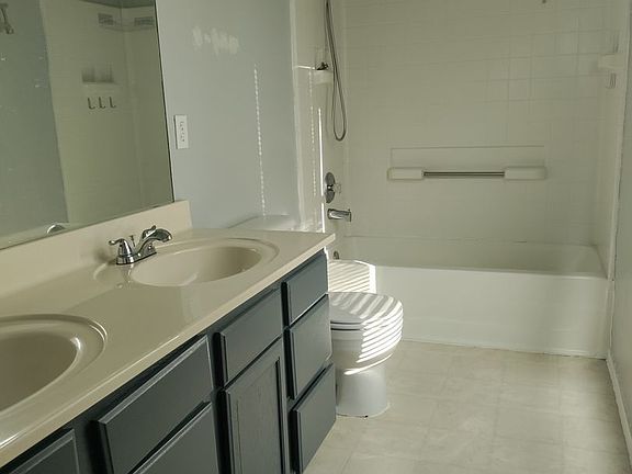 5th image of 523 Cantebury Park Ln