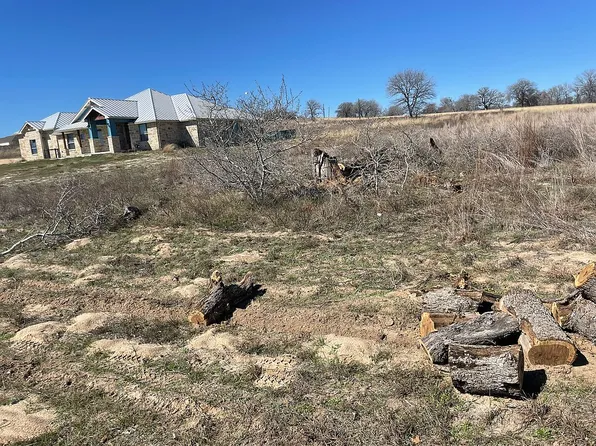 747 Lake Valley Dr, La Vernia, TX 78121