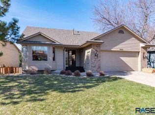 4807 E Blueridge Dr, Sioux Falls, SD 57110
