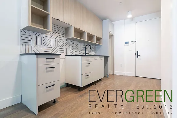 Rented by Evergreen Apartments BK | media 43