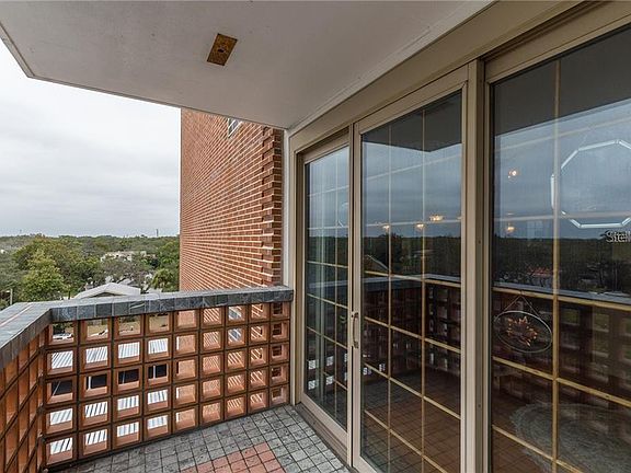 3rd image of 4015 Bayshore Blvd APT 6E