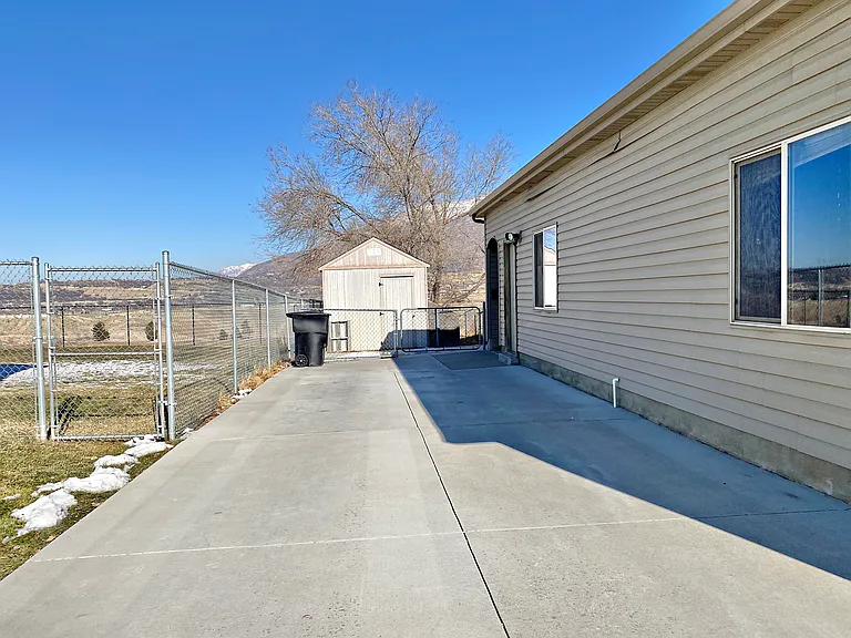 2410 E View Dr — Photo 43