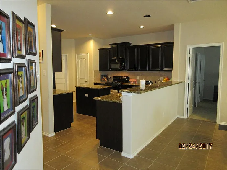 1110 Lubbock Ln — Photo 12