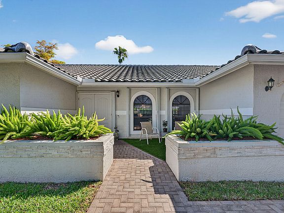 4th image of 5111 NW 85th Road