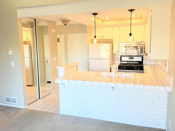 Light and Bright Kitchen