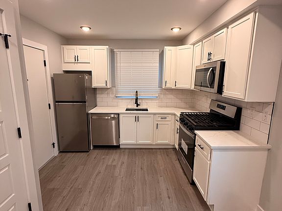 4th image of 113 Carteret St #A