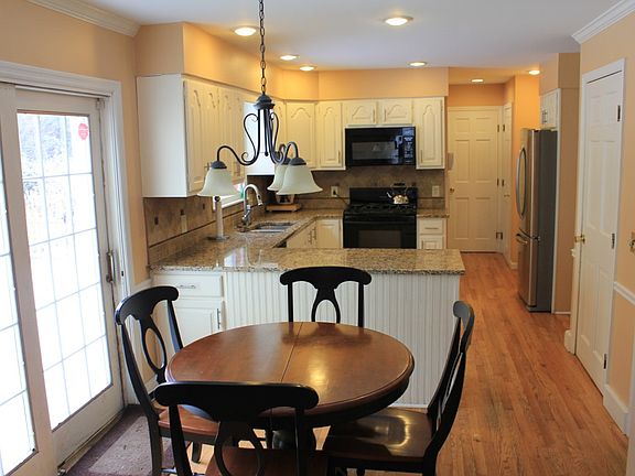 3rd image of 57 Hillcrest Ln