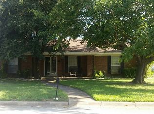 1041 Black St, Hurst, TX 76053