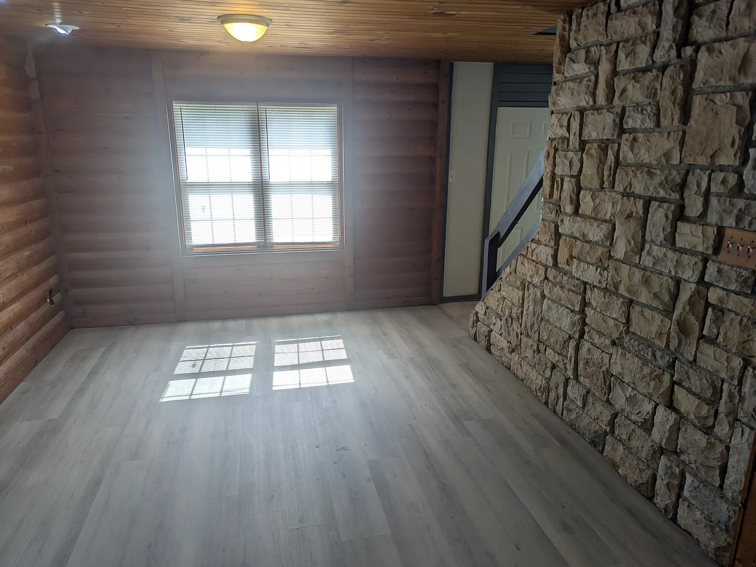 925 Scott Rd — Photo 2