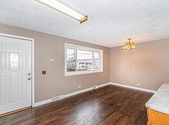 4th image of 521 James Ct Unit D