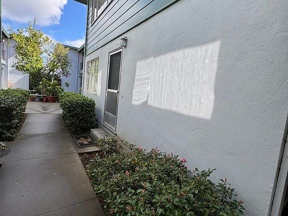 2nd image of 20 Lorton Ave APT 1