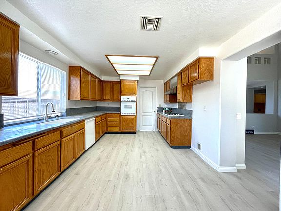 4th image of 1708 Villines Ave