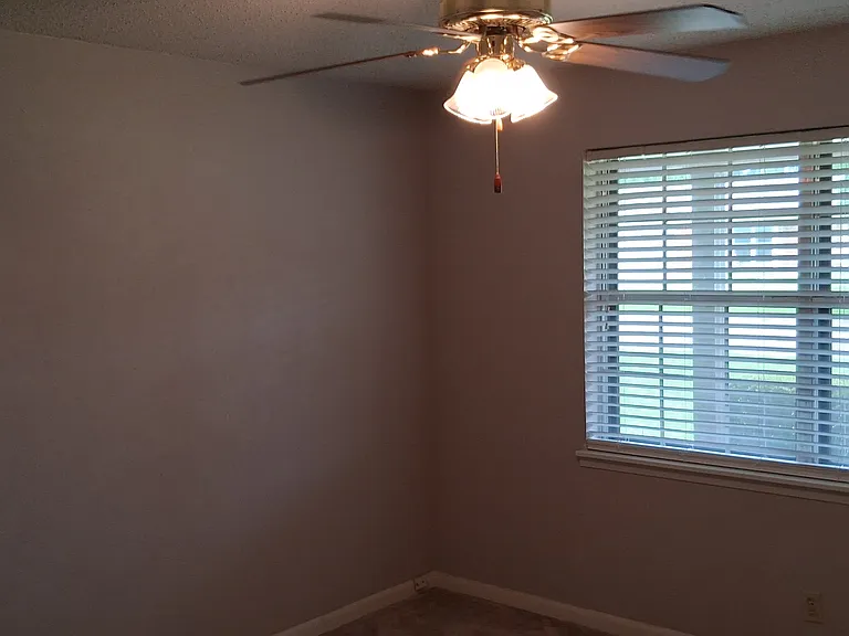 102 Cheryl St — Photo 13