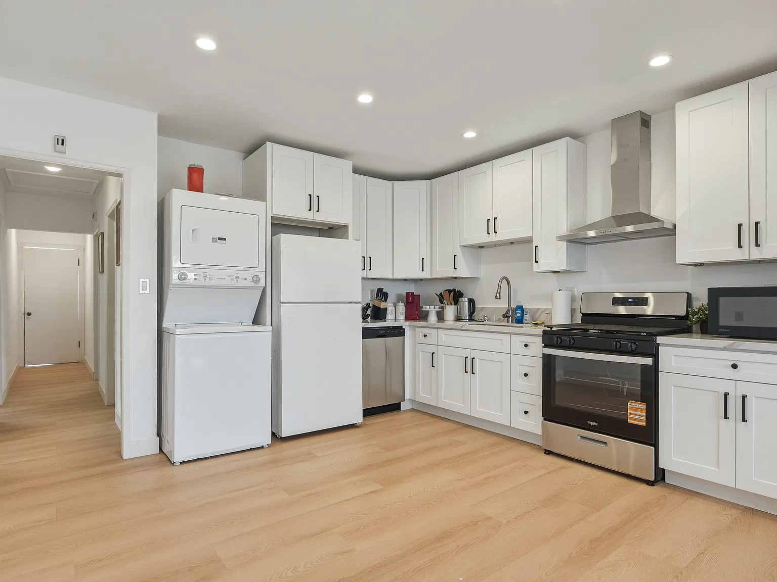 3 bed, 1234 sqft, $6,000 — Photo 2