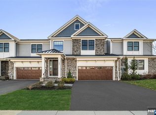 182 E Woodmont Cir #182, Westwood, NJ 07675
