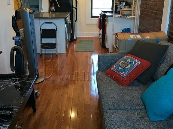 2nd image of 3026 31st St APT 4F