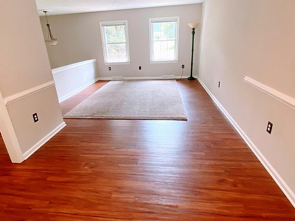 4th image of 229 Maple Hills Dr