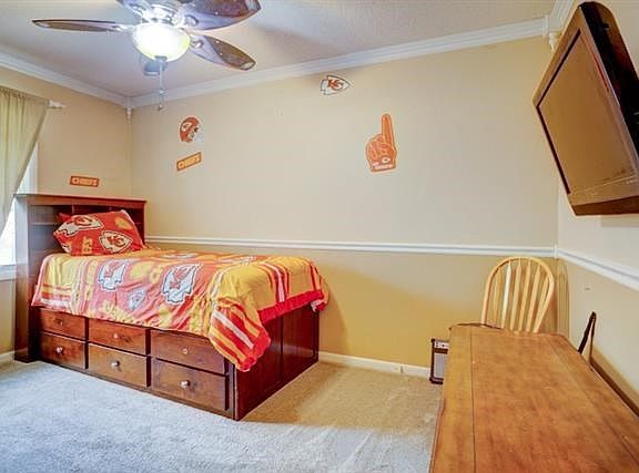 3rd image of 201 SE Westwind Dr