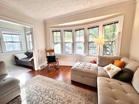 4th image of 28 Audubon St