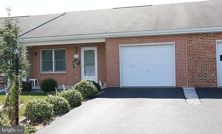 1st image of 219 Winding Oak Dr