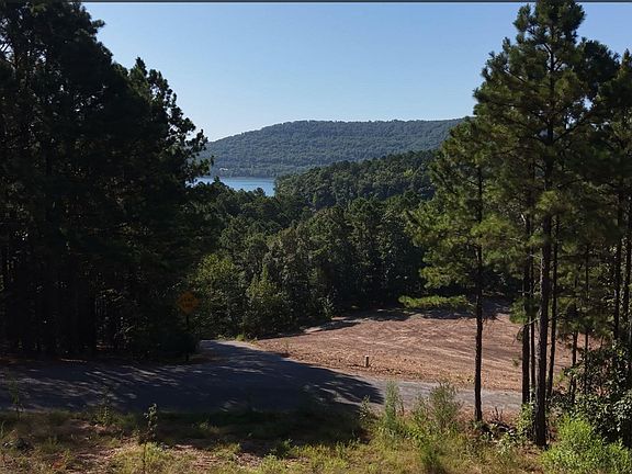 5th image of 10 Thompson Cove Ln