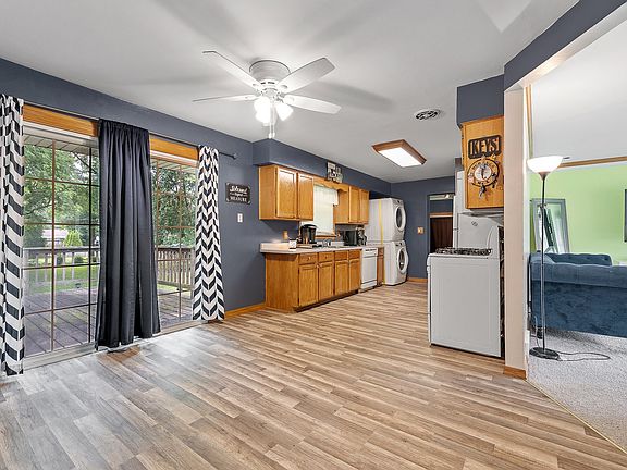 2nd image of 1113 Rosary Ln