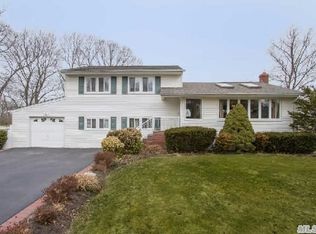22 Saturn Blvd, Hauppauge, NY 11788