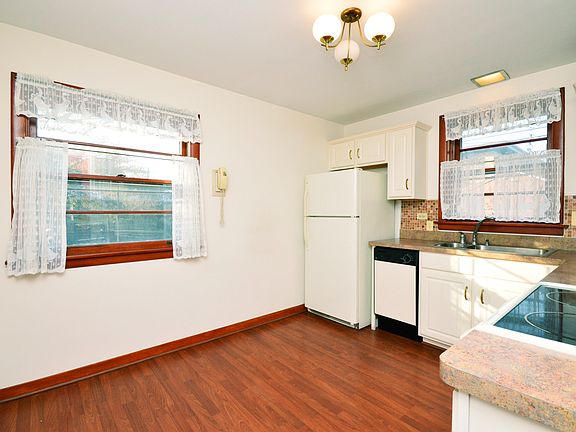 5th image of 7142 N Melvina Ave