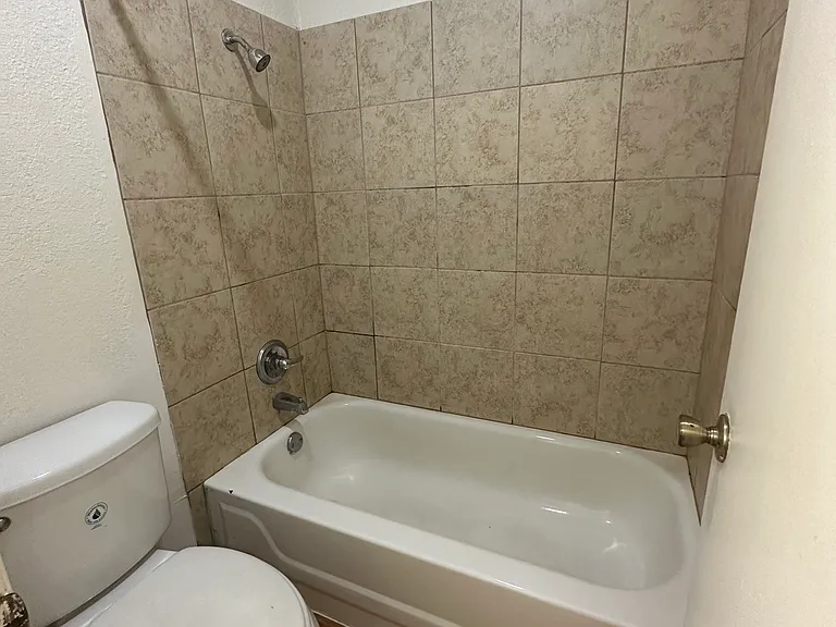 924 W Chestnut St #5 — Photo 13